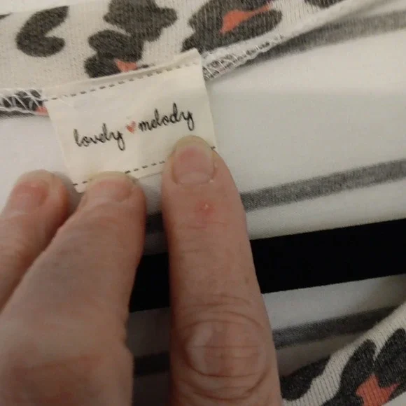 Lovely Melody T-Shirt  Women's Sz. XL‎  Neon Pink/Leopard Print/Black Stripes - Picture 2 of 8